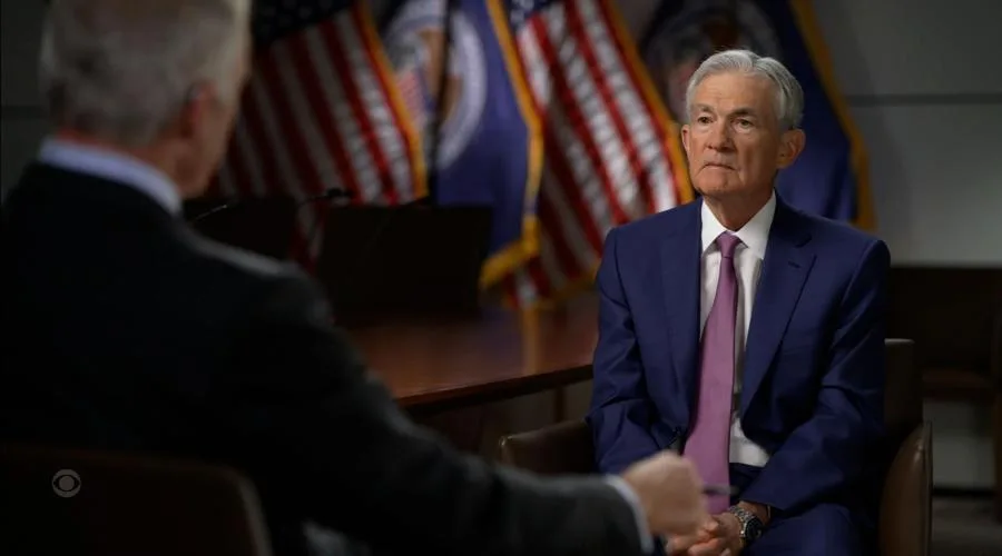 US Stocks Fall as Fed Chair Powell Signals No Immediate Rate Cut