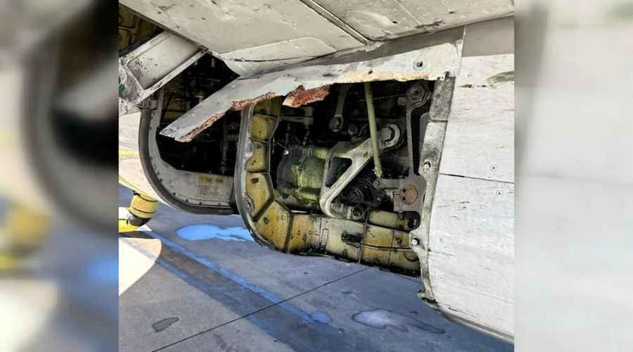 United Airlines, missing panel, aircraft incident, Rogue Valley International Medford Airport